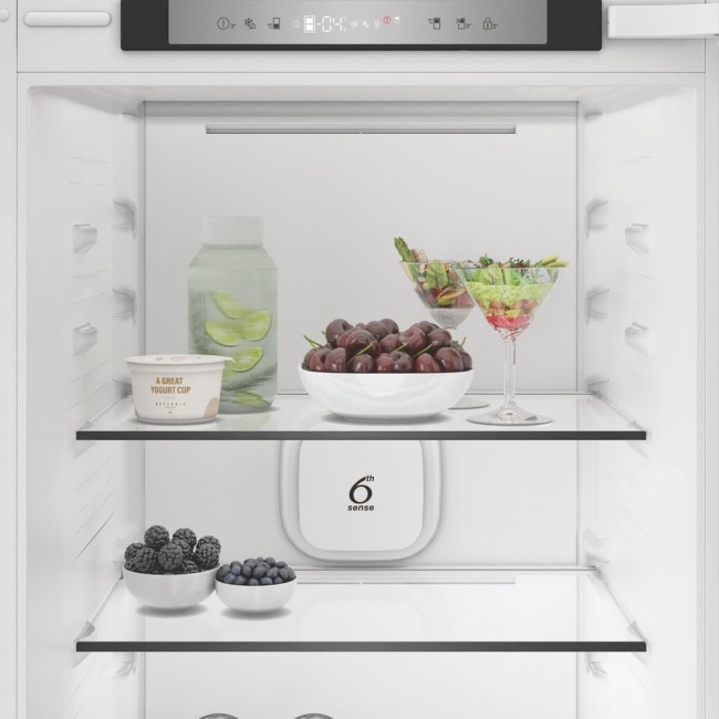 Хладилник за вграждане Whirlpool WHK2 5322 B4E