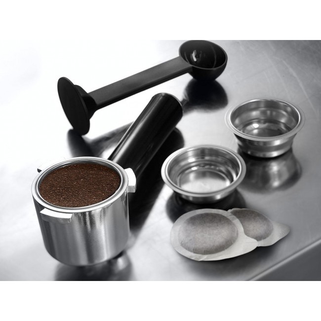 Кафемашина DeLonghi EC685.BK Dedica