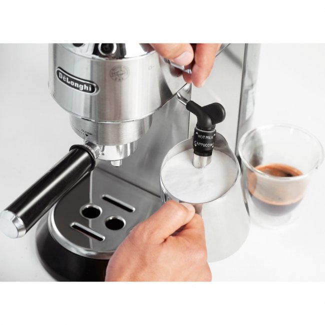 Кафемашина DeLonghi EC685.M Dedica