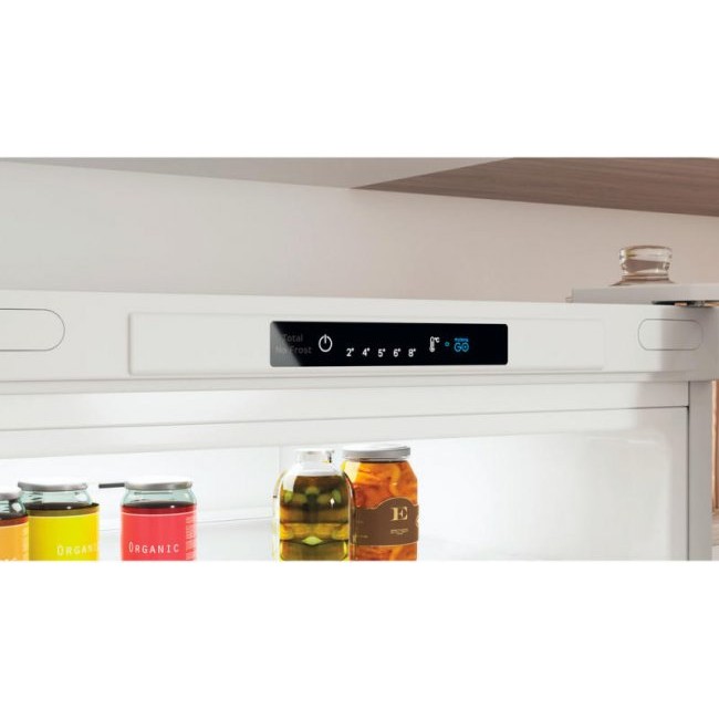 Хладилник Indesit INFC8 TI21W 