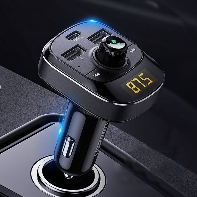 Зарядно устройство UGREEN ED040  FM предавател и зарядно за кола