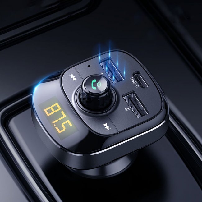 Зарядно устройство UGREEN ED040  FM предавател и зарядно за кола